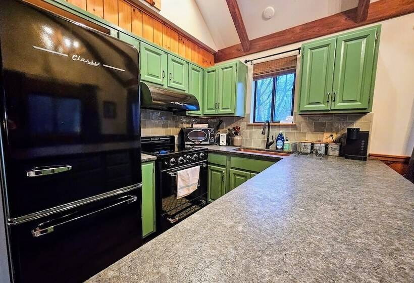 Moose Tracks By Avantstay Hot Tub, Game Room, Deck, Firepit