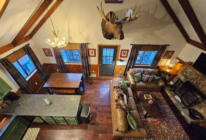 Moose Tracks By Avantstay Hot Tub, Game Room, Deck, Firepit