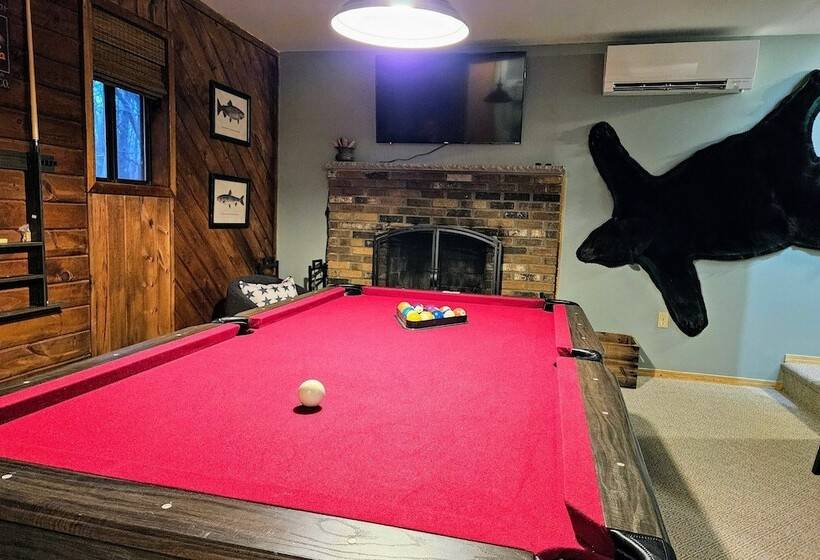 Moose Tracks By Avantstay Hot Tub, Game Room, Deck, Firepit