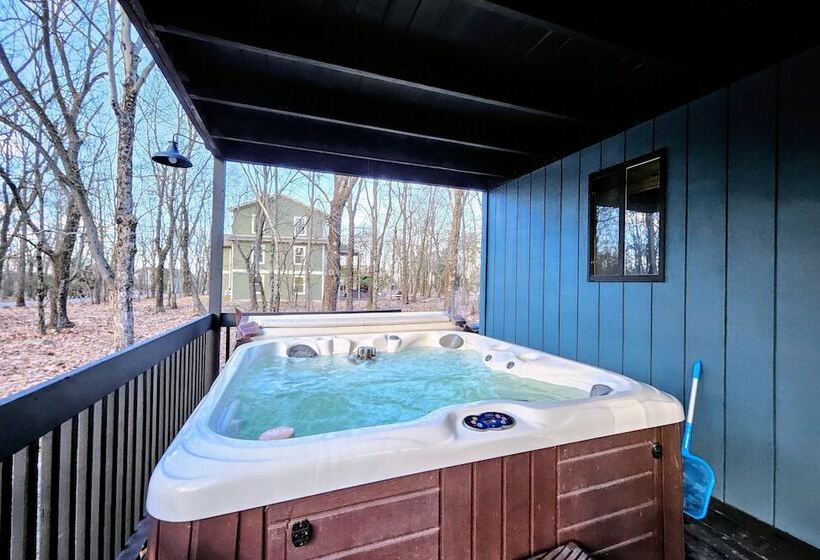 Moose Tracks By Avantstay Hot Tub, Game Room, Deck, Firepit