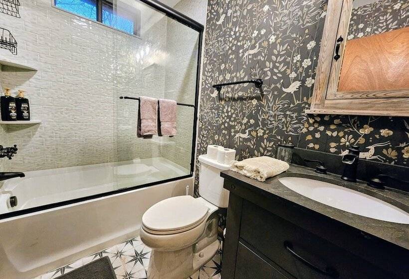 Moose Tracks By Avantstay Hot Tub, Game Room, Deck, Firepit