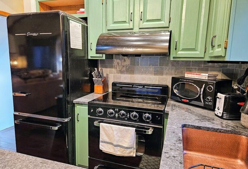 Moose Tracks By Avantstay Hot Tub, Game Room, Deck, Firepit