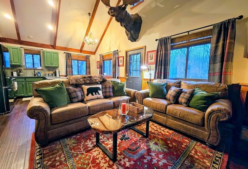 Moose Tracks By Avantstay Hot Tub, Game Room, Deck, Firepit