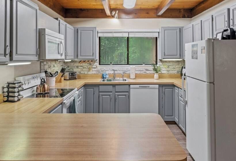 Mountain Must Have By Avantstay Indoor Hot Tub, Game Room & Fire Pit!