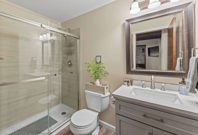 Mountain Must Have By Avantstay Indoor Hot Tub, Game Room & Fire Pit!