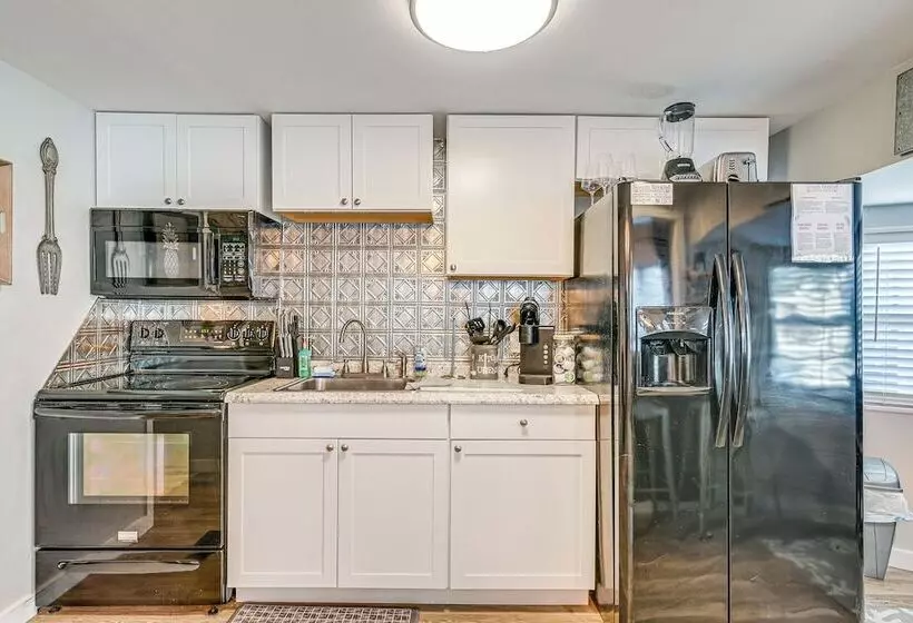 Myrtle Beach  Coastal Cabana  W/ Resort Amenities!