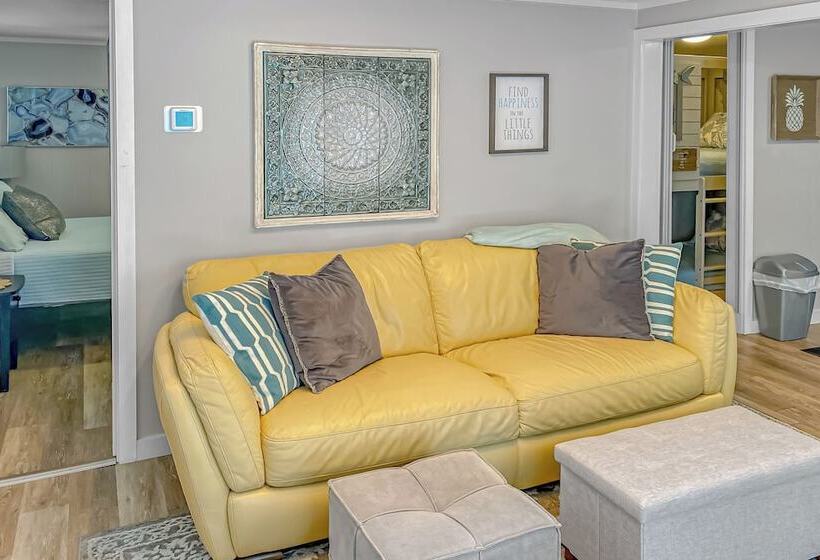 Myrtle Beach Coastal Cabana W/ Resort Amenities!