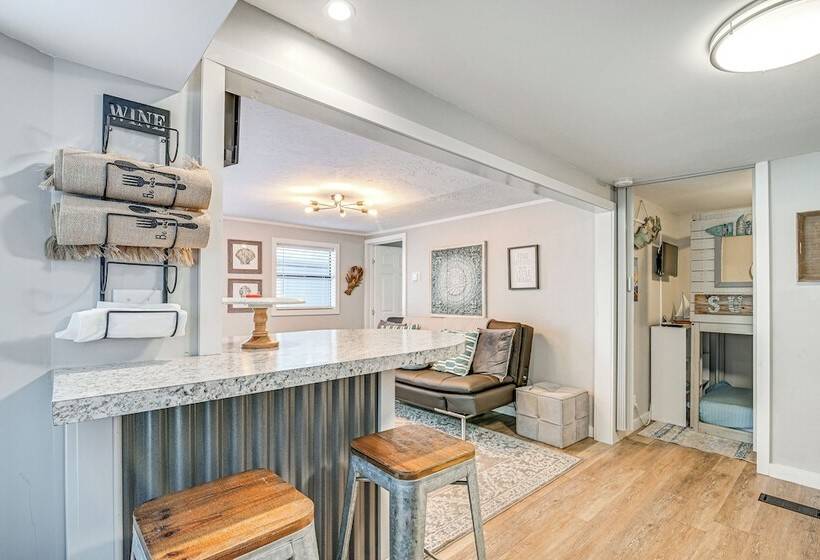 Myrtle Beach Coastal Cabana W/ Resort Amenities!