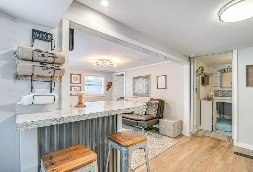 Myrtle Beach  Coastal Cabana  W/ Resort Amenities!