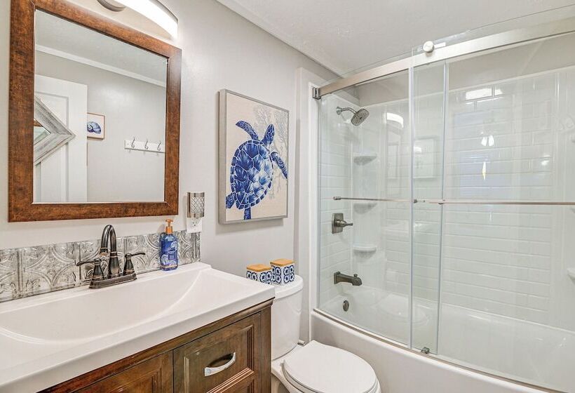 Myrtle Beach Coastal Cabana W/ Resort Amenities!