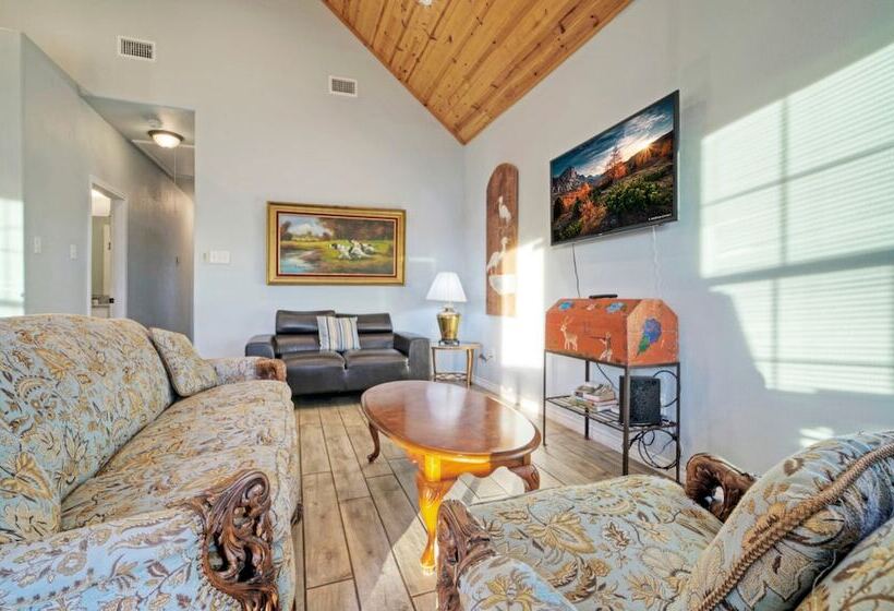 Waterfront Shared Pool W/ Bay Views, Boat Dock Oscar S Lodge By Avantstay