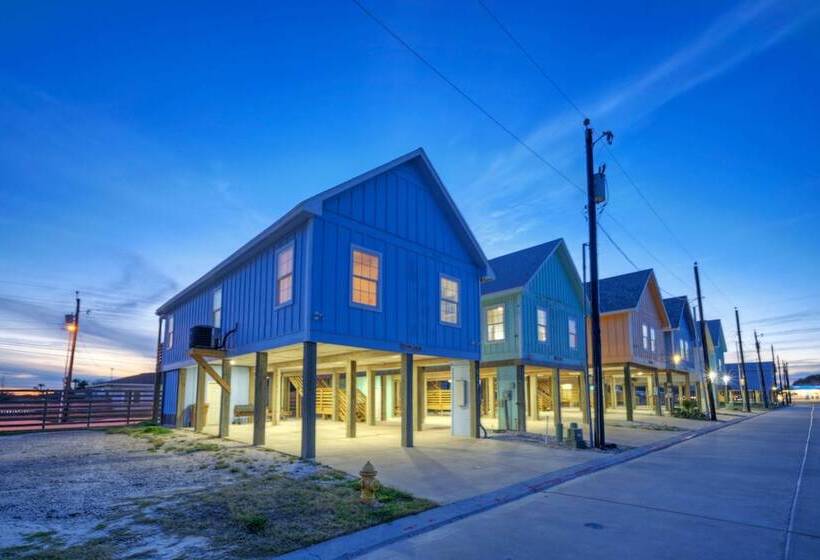 Waterfront Shared Pool W/ Bay Views, Boat Dock Oscar S Lodge By Avantstay