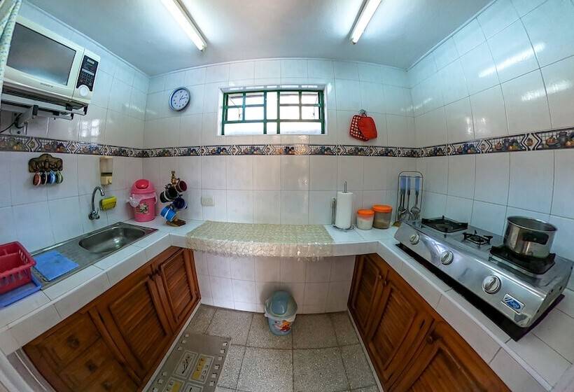 پانسیون Hostal Raul Y Olga