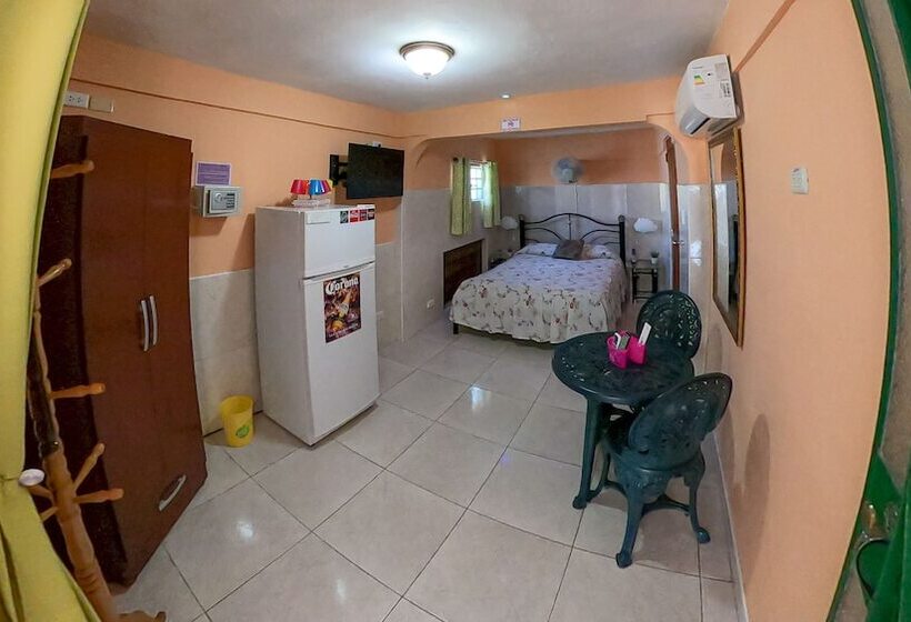 پانسیون Hostal Raul Y Olga