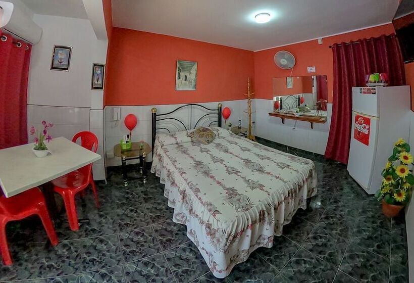 پانسیون Hostal Raul Y Olga