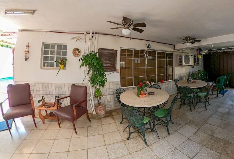 پانسیون Hostal Raul Y Olga