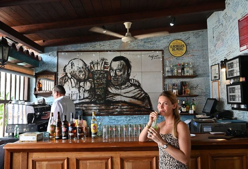 پانسیون Hostal Raul Y Olga