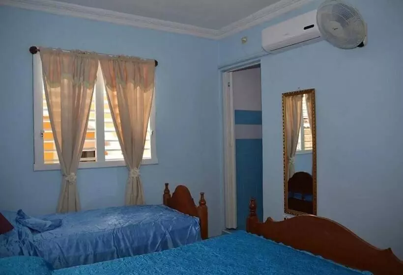 پانسیون Hostal Rene Y Mary Trinidad