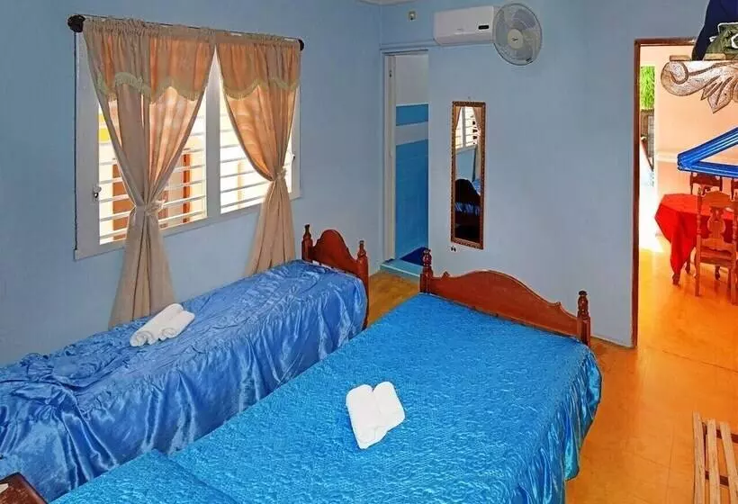 پانسیون Hostal Rene Y Mary Trinidad