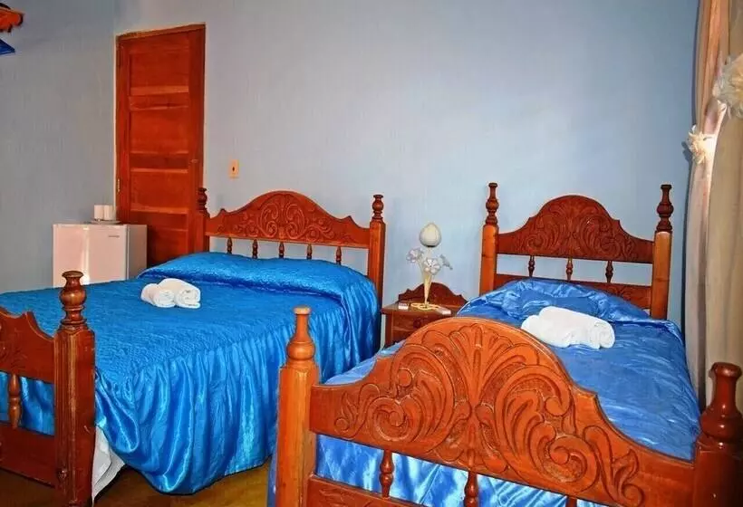 پانسیون Hostal Rene Y Mary Trinidad