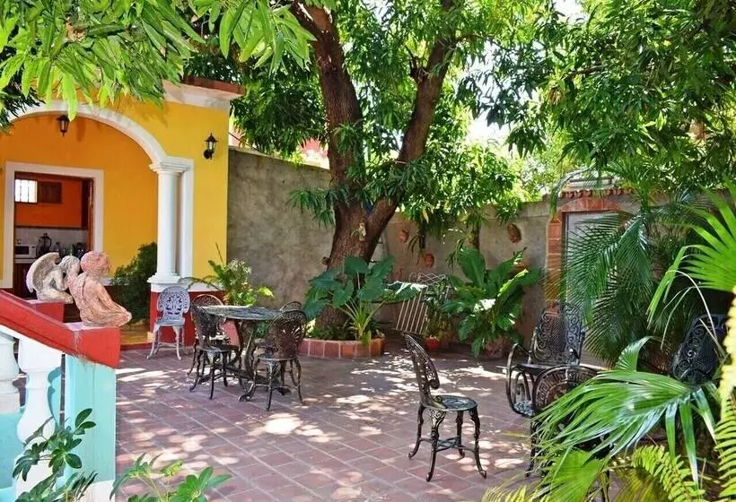 پانسیون Hostal Rene Y Mary Trinidad