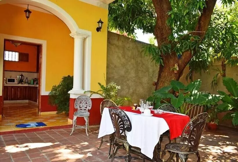 پانسیون Hostal Rene Y Mary Trinidad