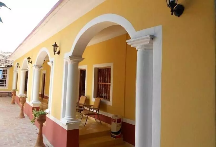 پانسیون Hostal Rene Y Mary Trinidad