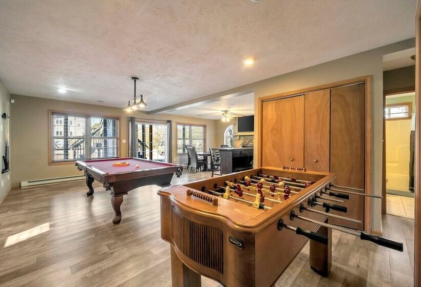 Pocono Pinnacle By Avantstay Steps To The Lake, Game Room, Large Deck