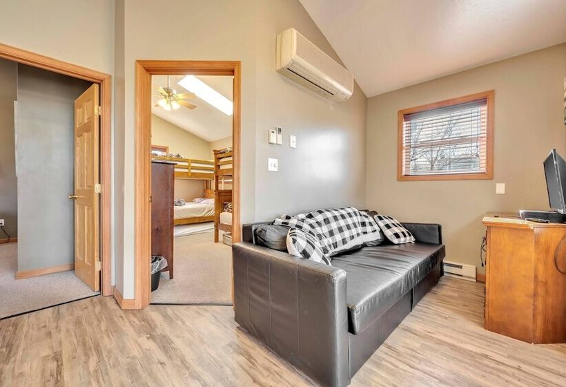 Pocono Pinnacle By Avantstay Steps To The Lake, Game Room, Large Deck