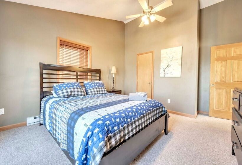 Pocono Pinnacle By Avantstay Steps To The Lake, Game Room, Large Deck