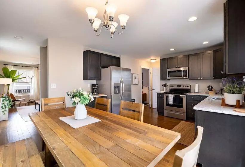 Silver Maple By Avantstay Modern & Stylish Haven