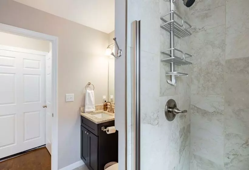 Silver Maple By Avantstay Modern & Stylish Haven