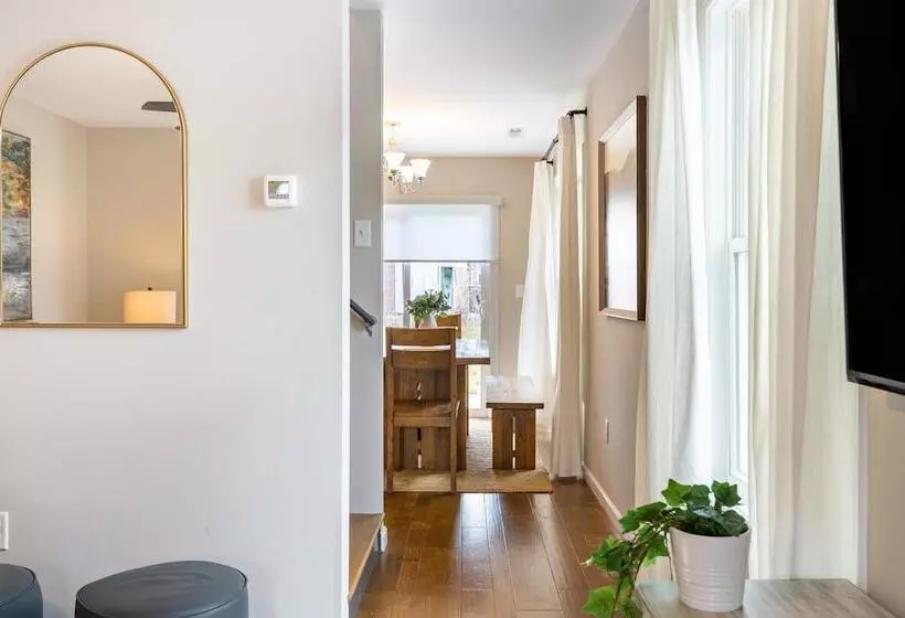 Silver Maple By Avantstay Modern & Stylish Haven