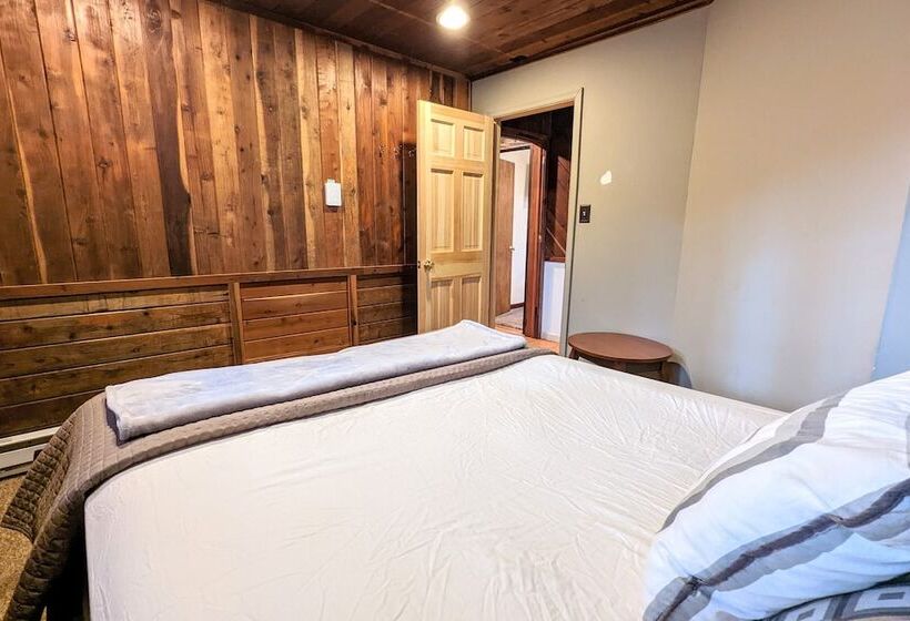 Sky View Chalet By Avantstay Stunning Interior, Spacious Deck, Hot Tub, & View