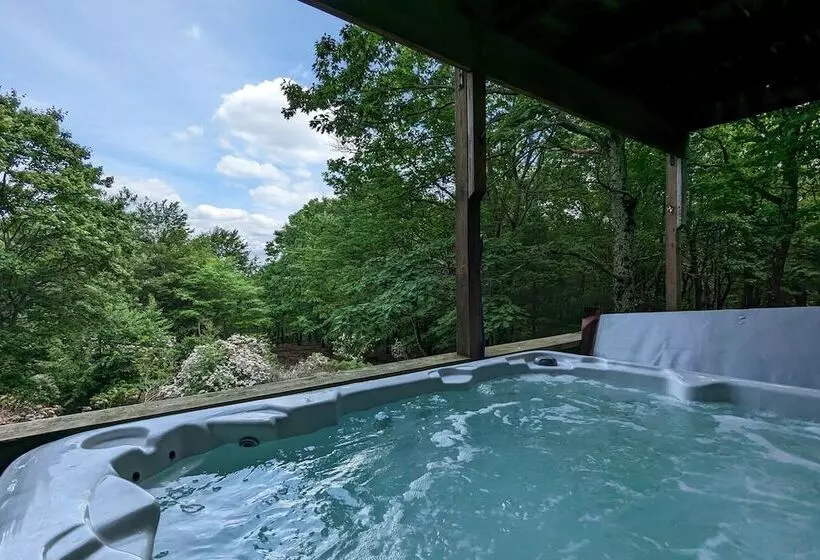 Sky View Chalet By Avantstay Stunning Interior, Spacious Deck, Hot Tub, & View