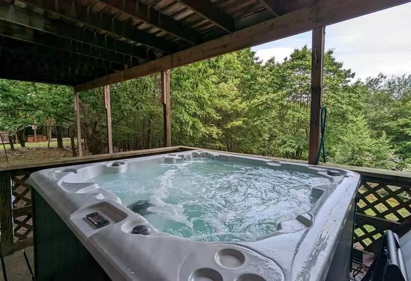 Sky View Chalet By Avantstay Stunning Interior, Spacious Deck, Hot Tub, & View