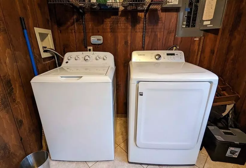 Sky View Chalet By Avantstay Stunning Interior, Spacious Deck, Hot Tub, & View