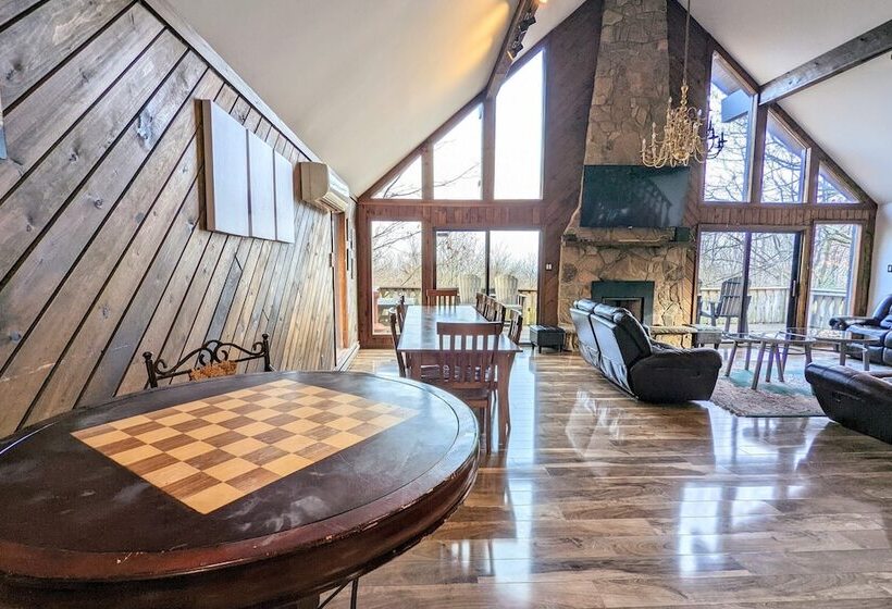Sky View Chalet By Avantstay Stunning Interior, Spacious Deck, Hot Tub, & View