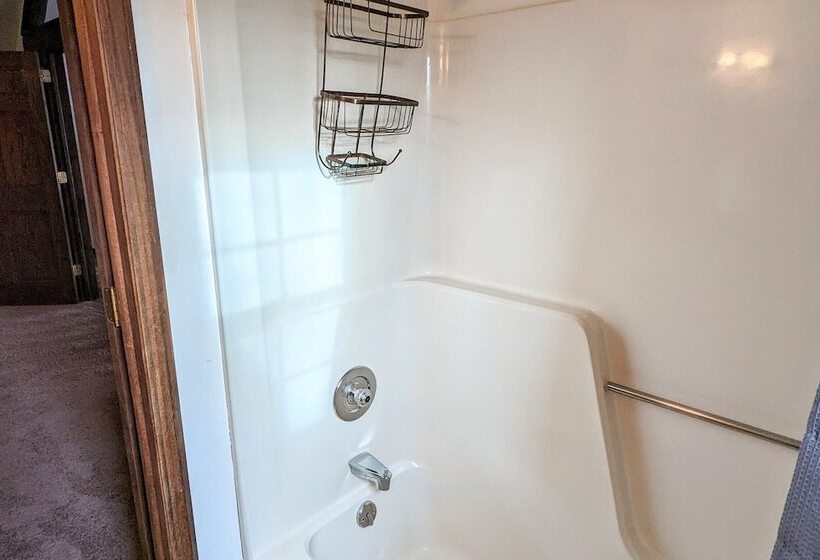 Sky View Chalet By Avantstay Stunning Interior, Spacious Deck, Hot Tub, & View