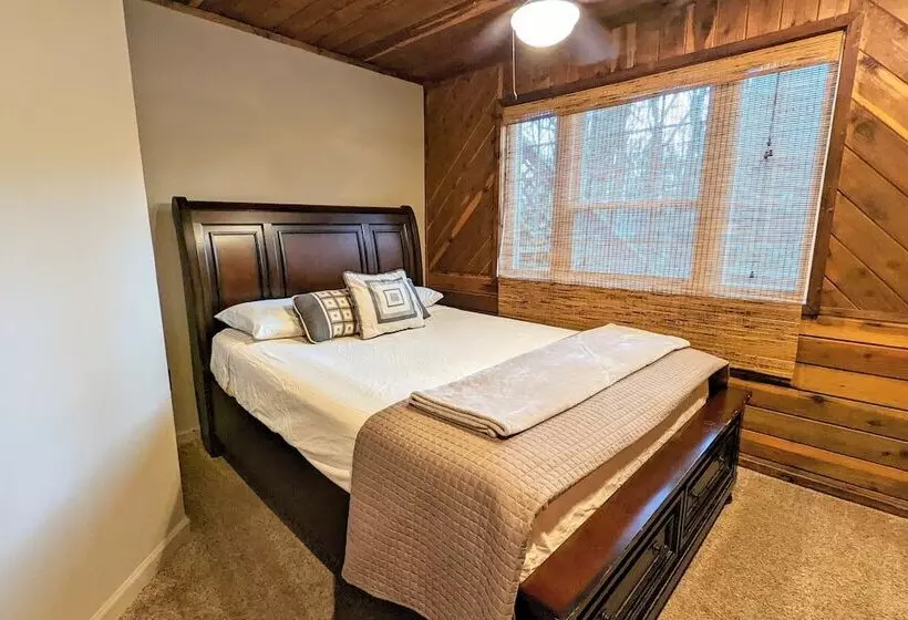 Sky View Chalet By Avantstay Stunning Interior, Spacious Deck, Hot Tub, & View