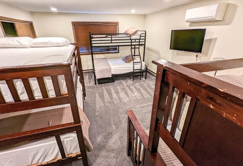 Sky View Chalet By Avantstay Stunning Interior, Spacious Deck, Hot Tub, & View