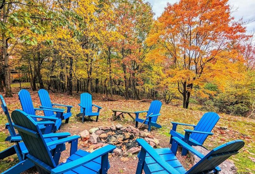 Sky View Chalet By Avantstay Stunning Interior, Spacious Deck, Hot Tub, & View