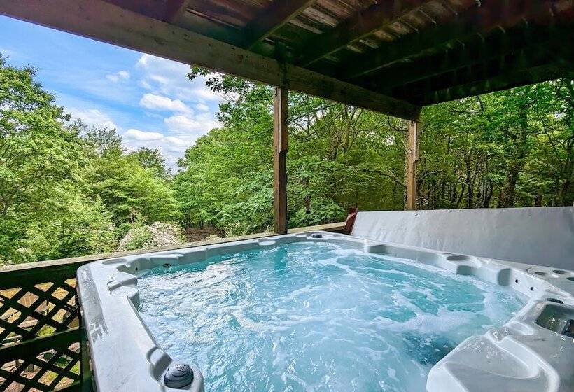 Sky View Chalet By Avantstay Stunning Interior, Spacious Deck, Hot Tub, & View