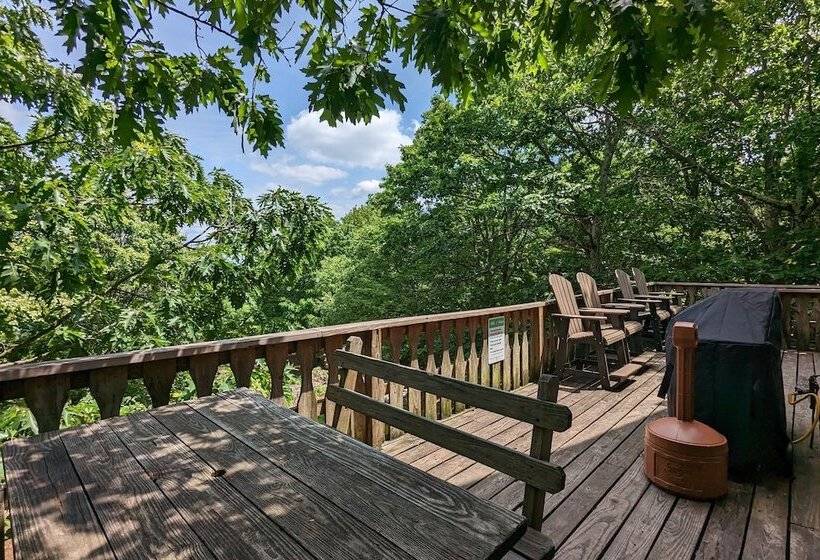 Sky View Chalet By Avantstay Stunning Interior, Spacious Deck, Hot Tub, & View