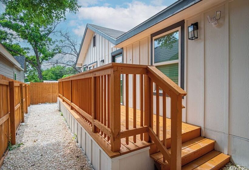 Spacious Delightful 4 Br/ 3 Ba Close To Downtown