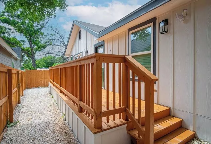 Spacious Delightful 4 Br/ 3 Ba Close To Downtown