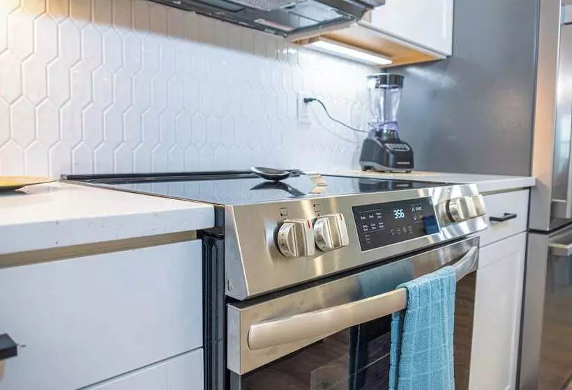 Spacious Delightful 4 Br/ 3 Ba Close To Downtown