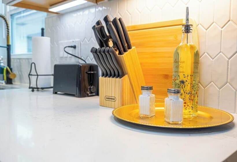 Spacious Delightful 4 Br/ 3 Ba Close To Downtown