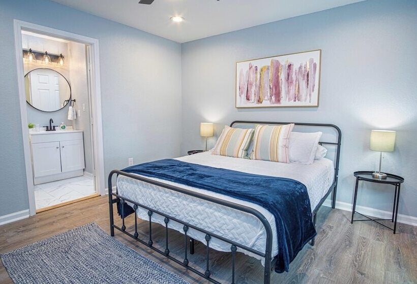 Spacious Delightful 4 Br/ 3 Ba Close To Downtown