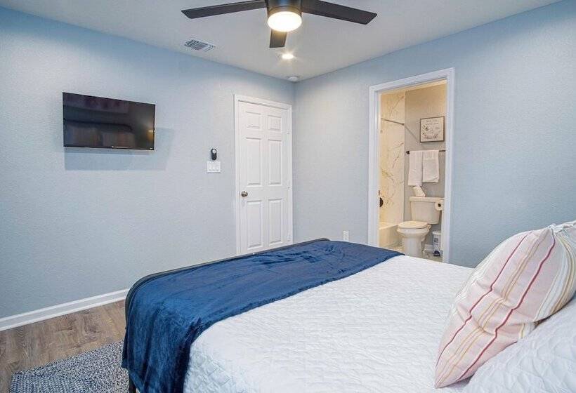 Spacious Delightful 4 Br/ 3 Ba Close To Downtown